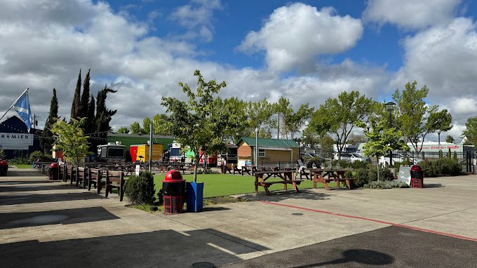 bgs-food-cartel-dining-area