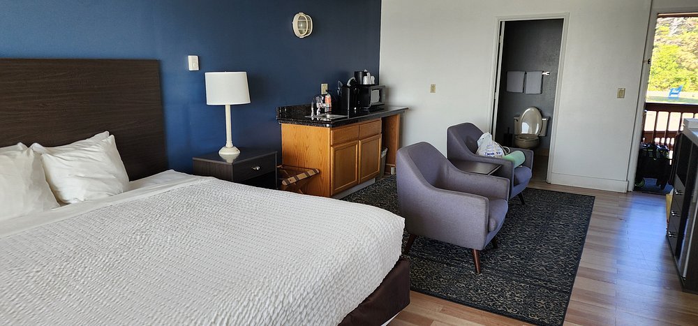 Clarion Inn Surfrider Resort