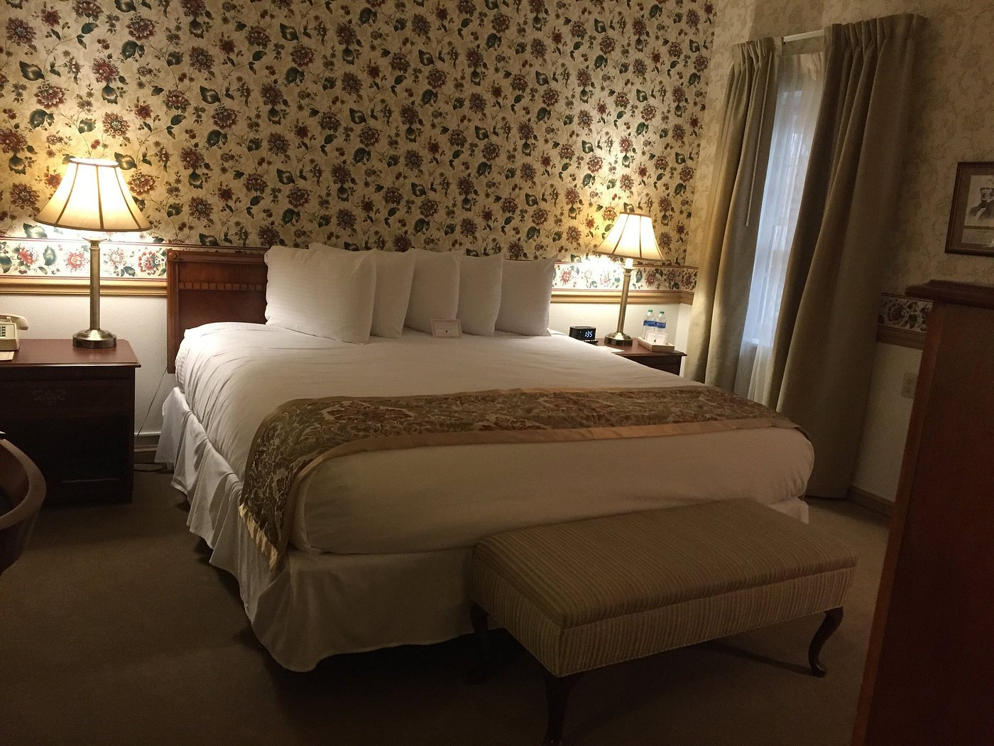 DeSoto House Hotel