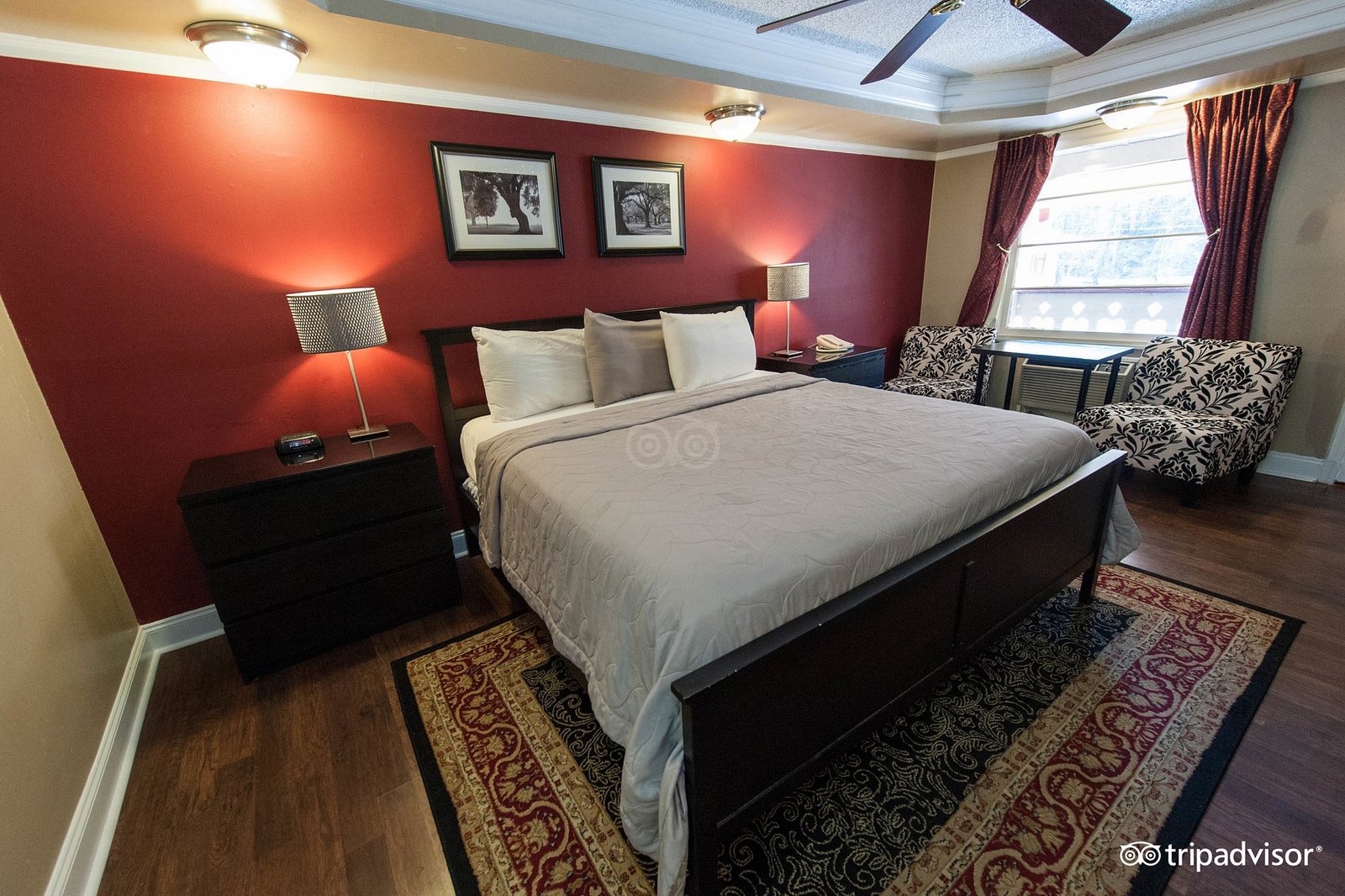 Riverbend Hotel And Cabins