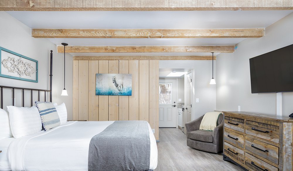 Sky Ranch Lodge