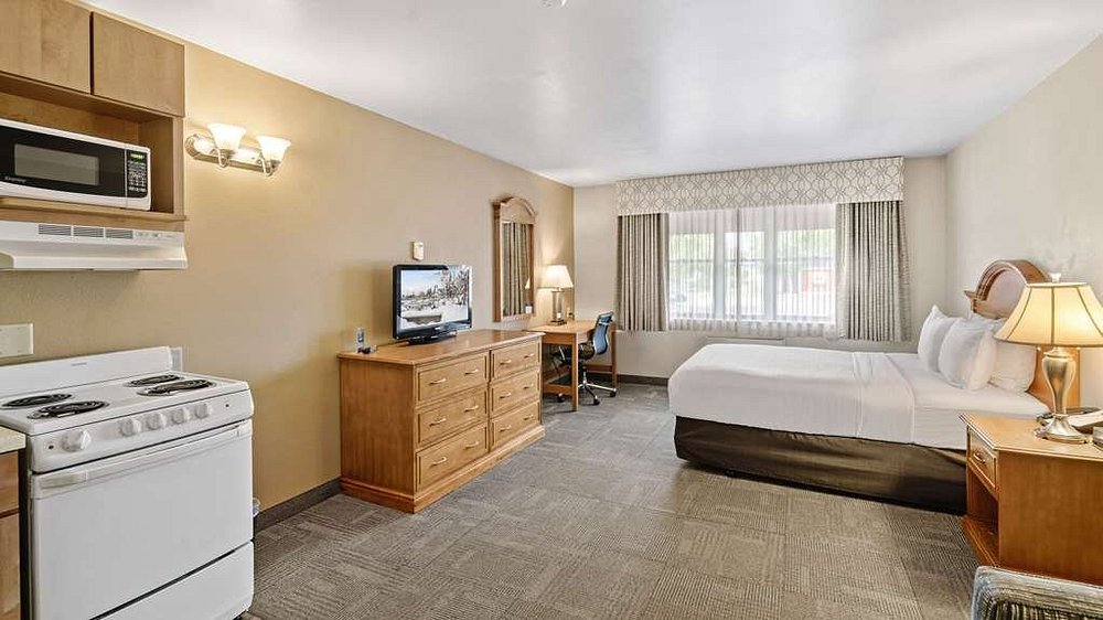 Clarion Hotel & Suites Fairbanks Near Ft. Wainwright