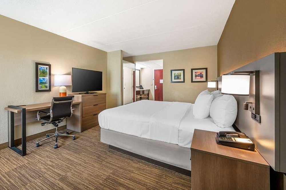 Comfort Inn & Suites East Hartford