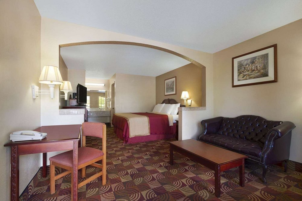 Days Inn & Suites by Wyndham Tuscaloosa - Univ. Of Alabama