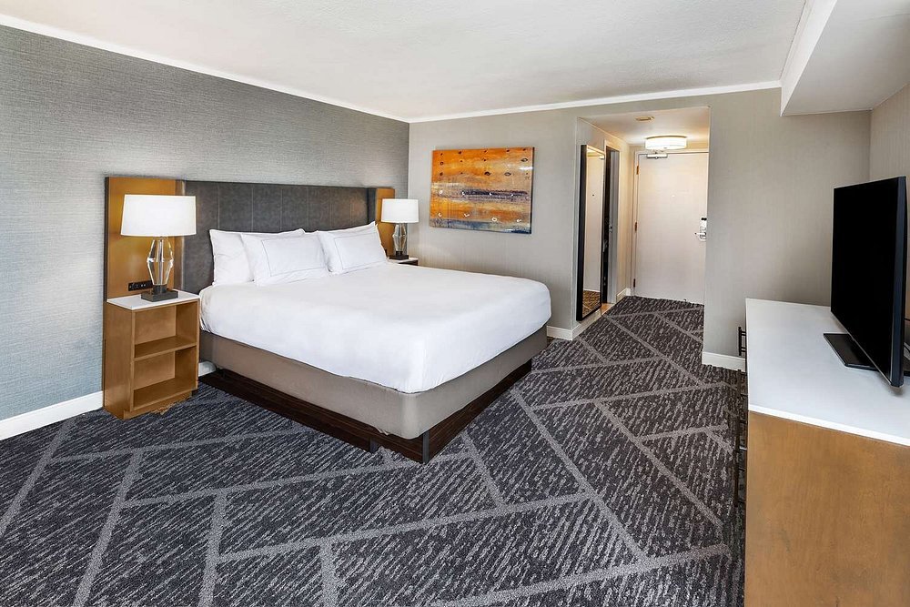 DoubleTree by Hilton Hotel Tulsa - Warren Place