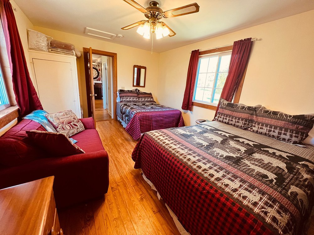 Eden Village Motel & Cottages