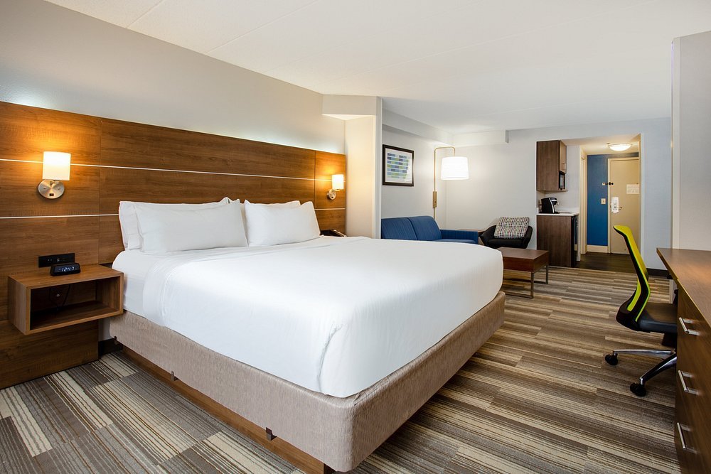 Holiday Inn Express & Suites Fort Wayne by IHG