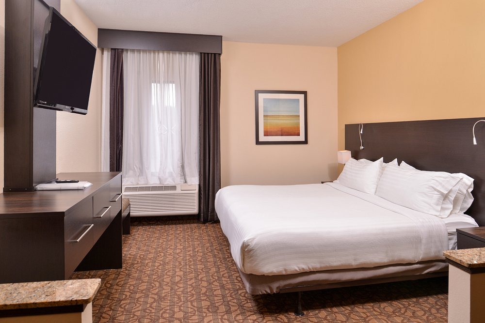 Holiday Inn Express & Suites Topeka West I-70 Wanamaker By IHG