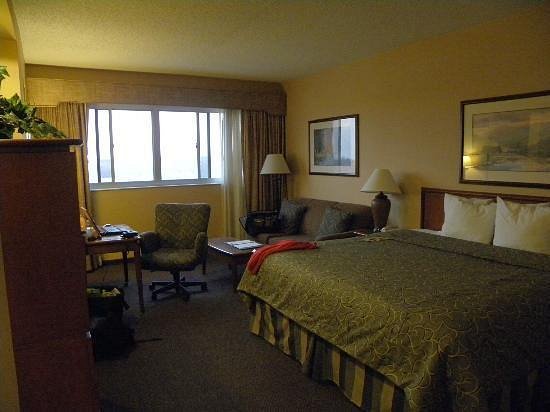 Hotel Topeka at City Center