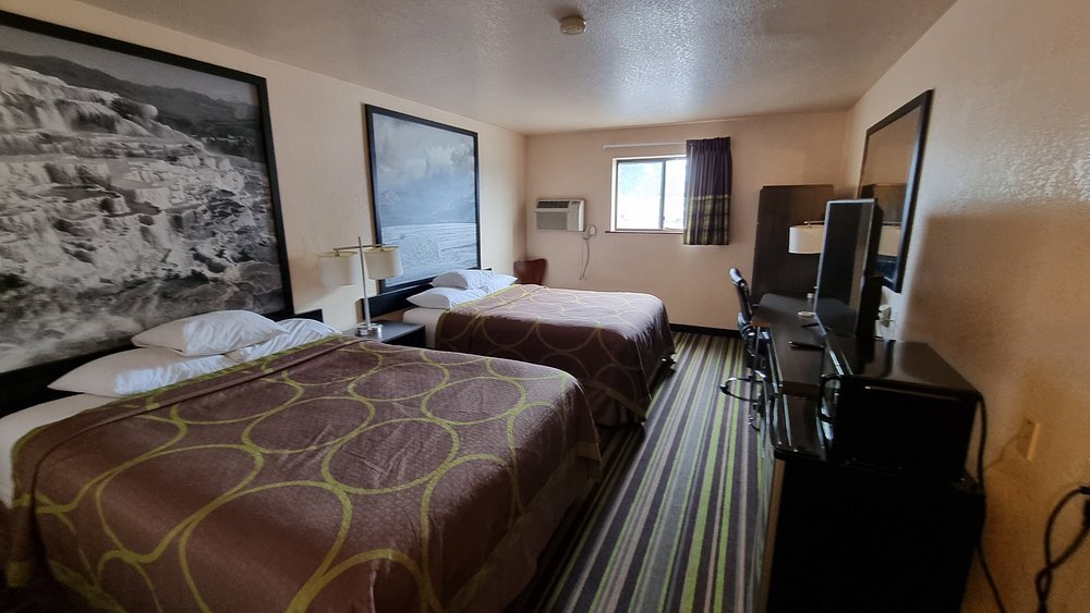 Super 8 by Wyndham Bozeman