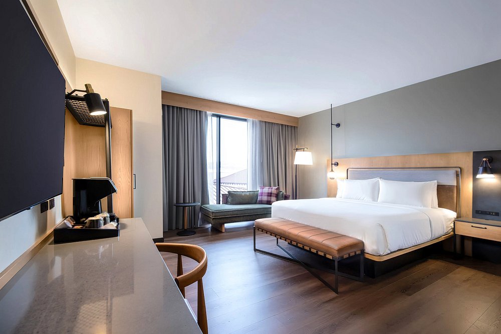 The Key Hotel Dubuque, Tapestry Collection by Hilton