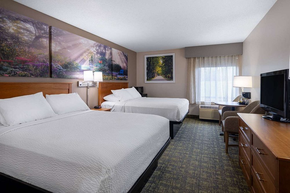 Days Inn & Suites by Wyndham Madison