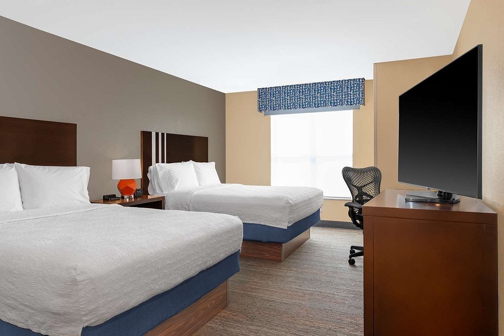 Hampton Inn & Suites Madison / Downtown