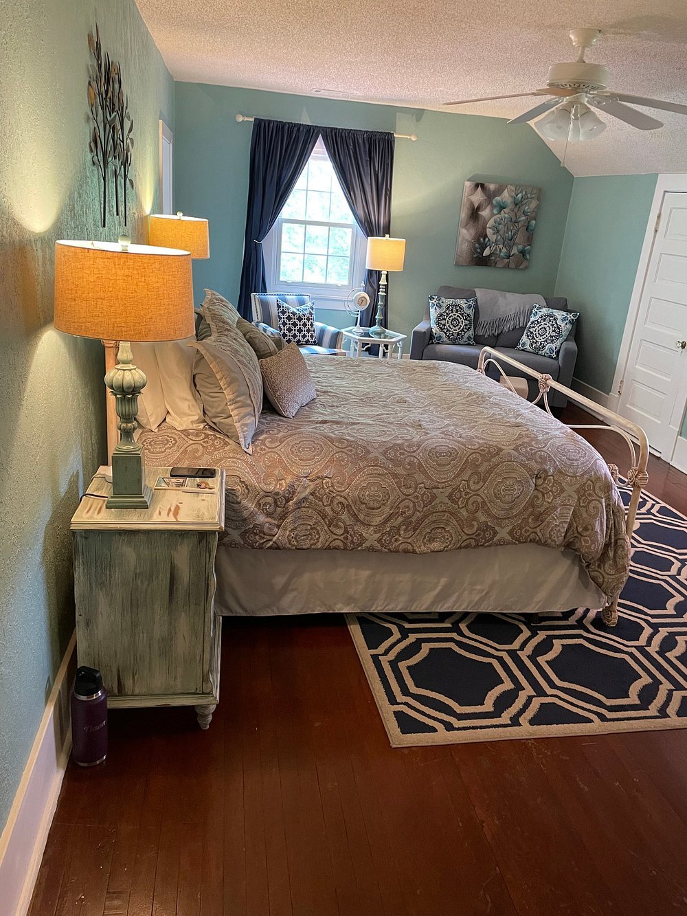 Hilltop Manor Bed & Breakfast
