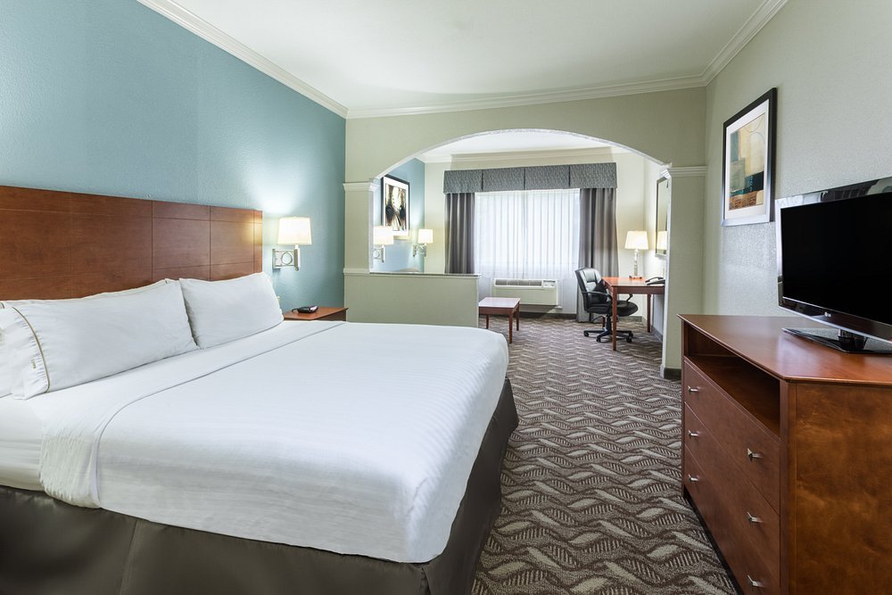 Holiday Inn Express & Suites Lake Charles By IHG