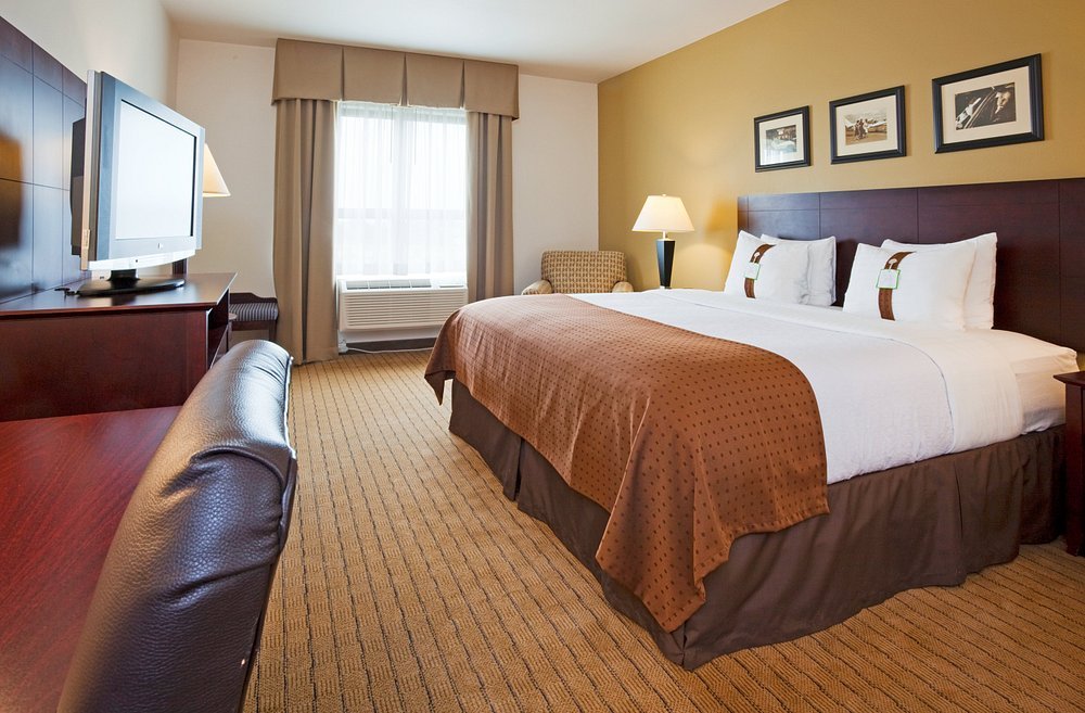 Holiday Inn Madison At The American Center By IHG