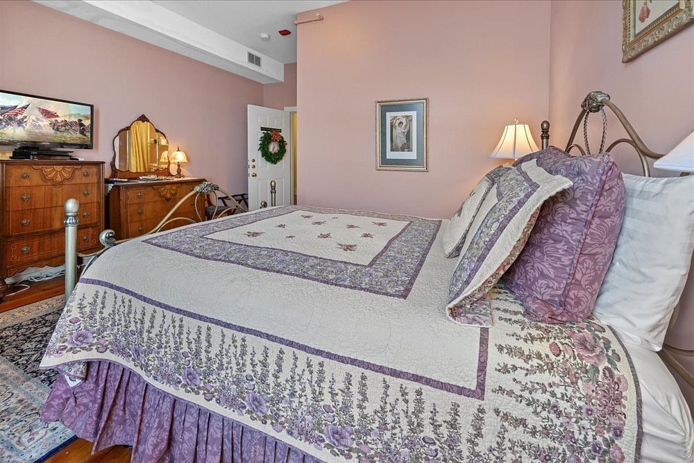 Swope Manor Bed & Breakfast