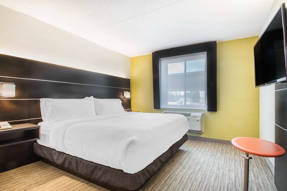 Holiday Inn Express & Suites Albany Airport